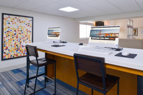Holiday Inn Express And Suites Shreveport - Downtown image 3
