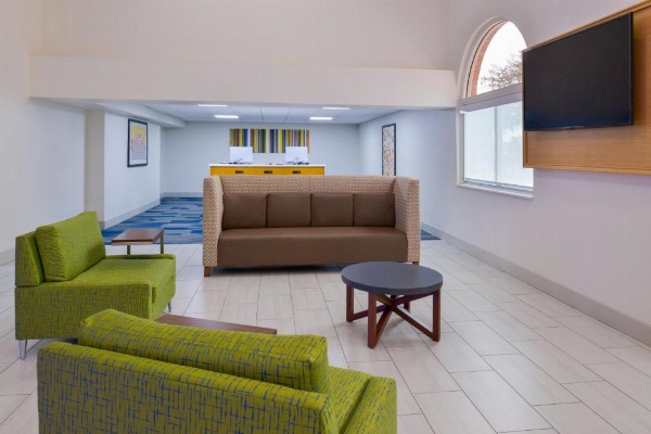 Holiday Inn Express And Suites Shreveport - Downtown image 8